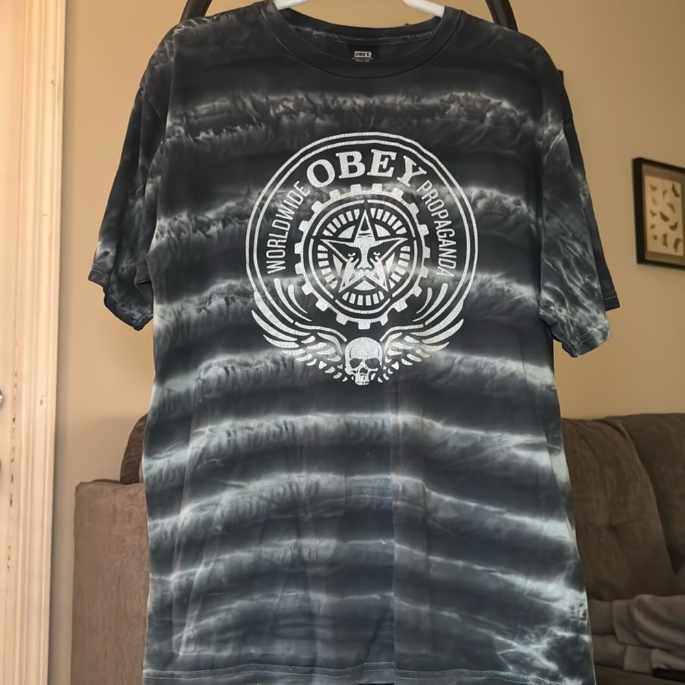 Obey tshirt
